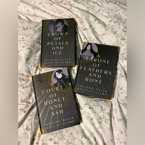 !SEND OFFERS! Bookishbox Exclusive A Court of Honey and Ice Trilogy - Picture 3 of 3